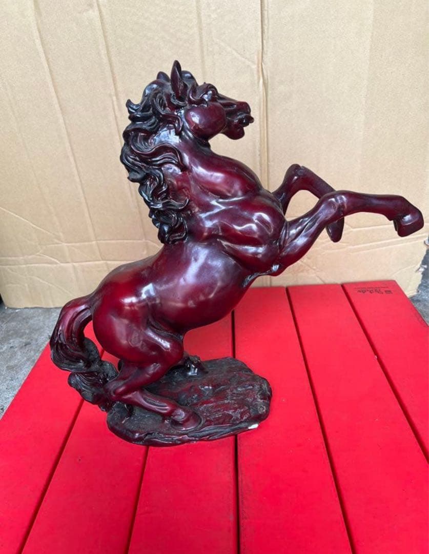 リアルな馬の彫刻