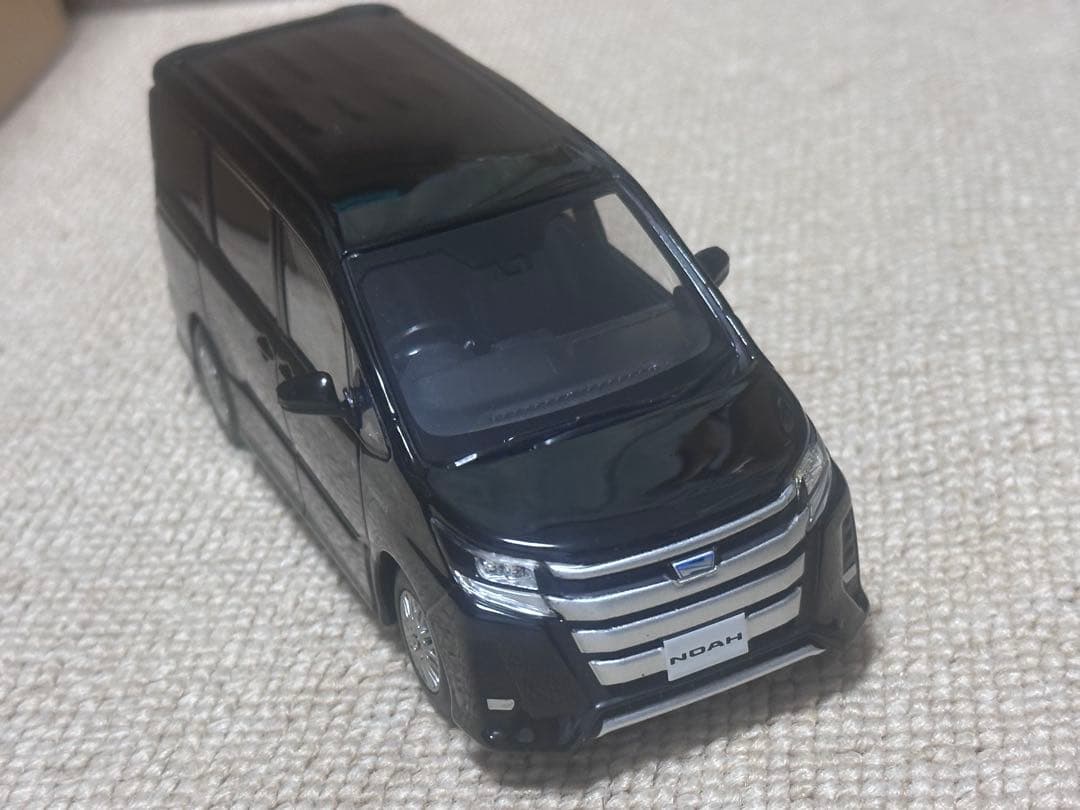 トヨタ 80系　後期　ノア　カラーサンプルミニカー　ブラック
