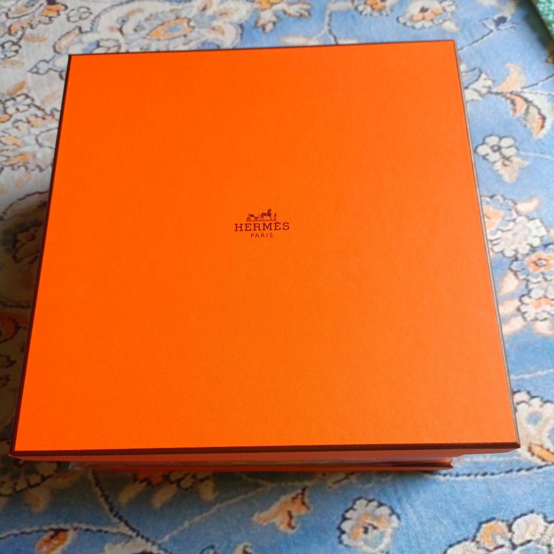 HERMES オレンジ ギフト箱　スカーフ90cm用７個　プラスおまけ？