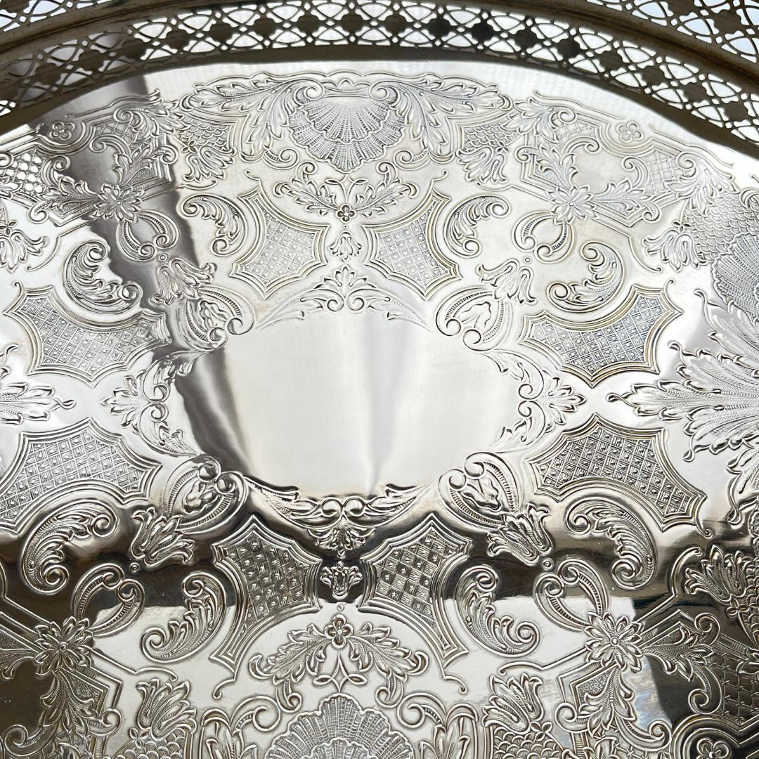 【英国】 ビクトリアンのギャラリートレー オーバル型 40cm 装飾フット