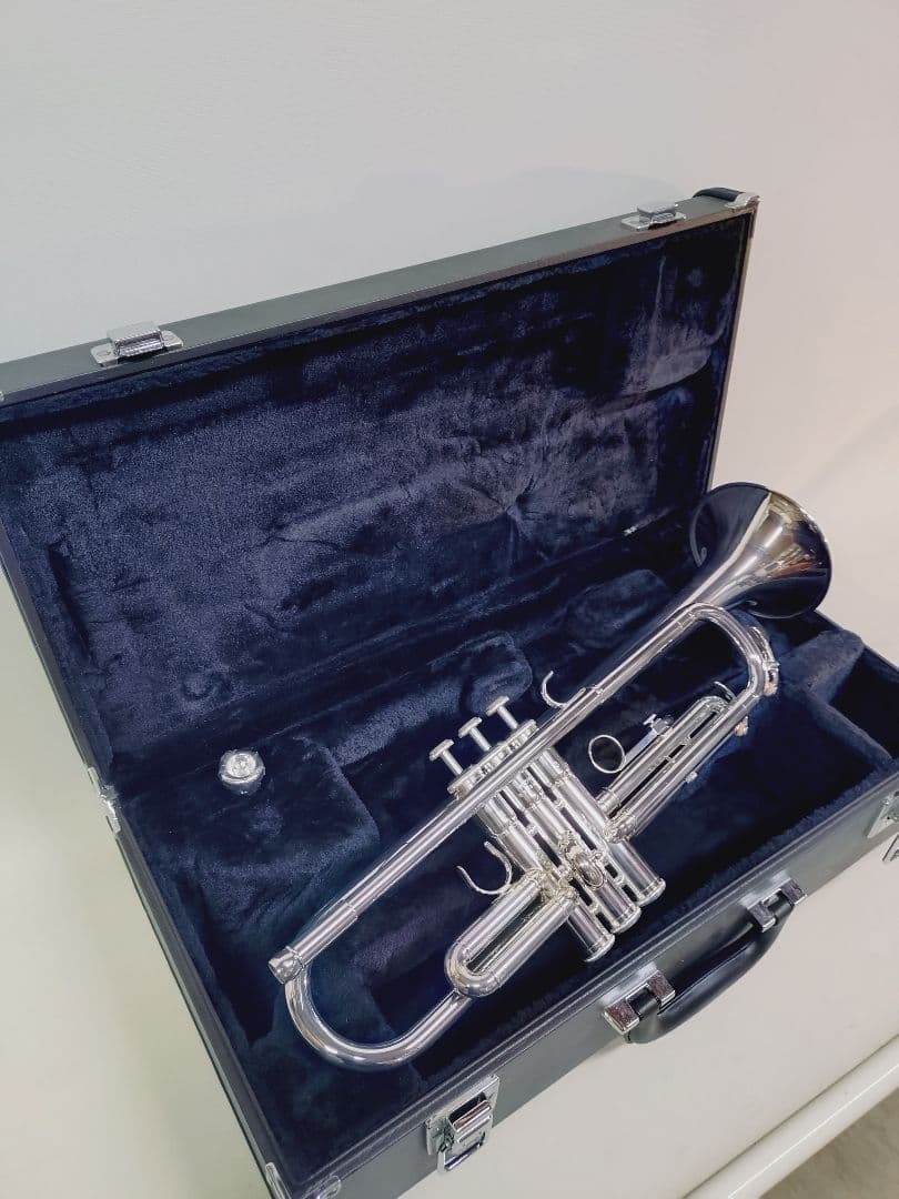 ヤマハ YTR2330 トランペット 本体　未使用