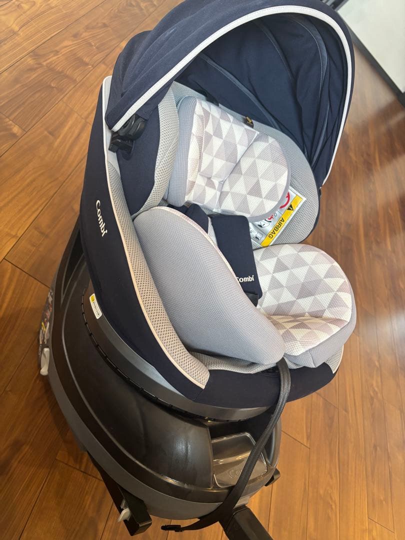 美品！Combi チャイルドシート ネイビー/グレー ISOFIX JN-570