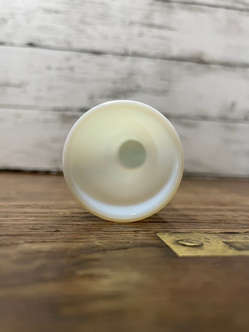 フランスアンティーク オパリンガラスの一輪挿し 花瓶 グラス ツイストステム