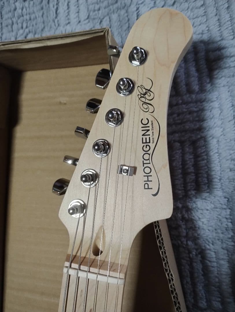 フォトジェニック エレキギター ST-180M/SB