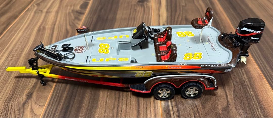 CASTAWAY 1/24スケール バスボート　ダイキャストモデル