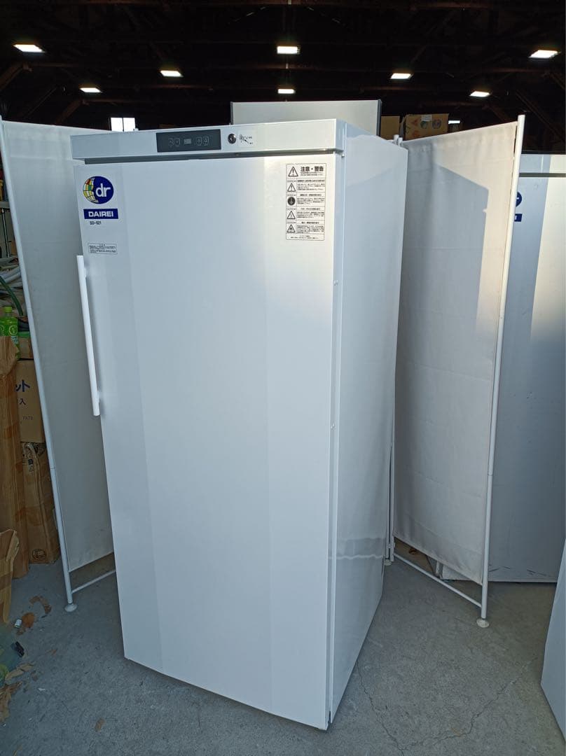 八6745【配送設置料金込み】DAIREI 冷凍庫 472L SD-521