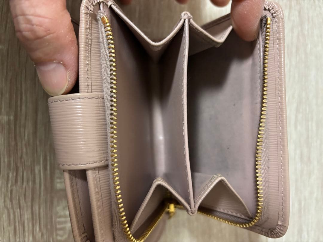 RED  PRADA ピンクベージュ二つ折り財布