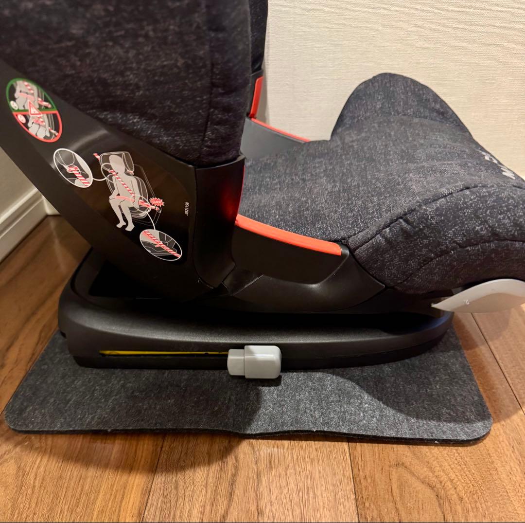 MAXI-COSI ジュニアシート グレーAprica保護マット付き（ほぼ新品）