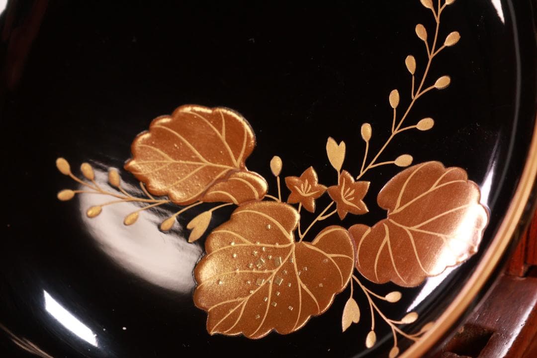 BJ017　輪島塗　布着堅地　盛岡庄五郎 作　縁金 草花金蒔絵椀　五客　木製