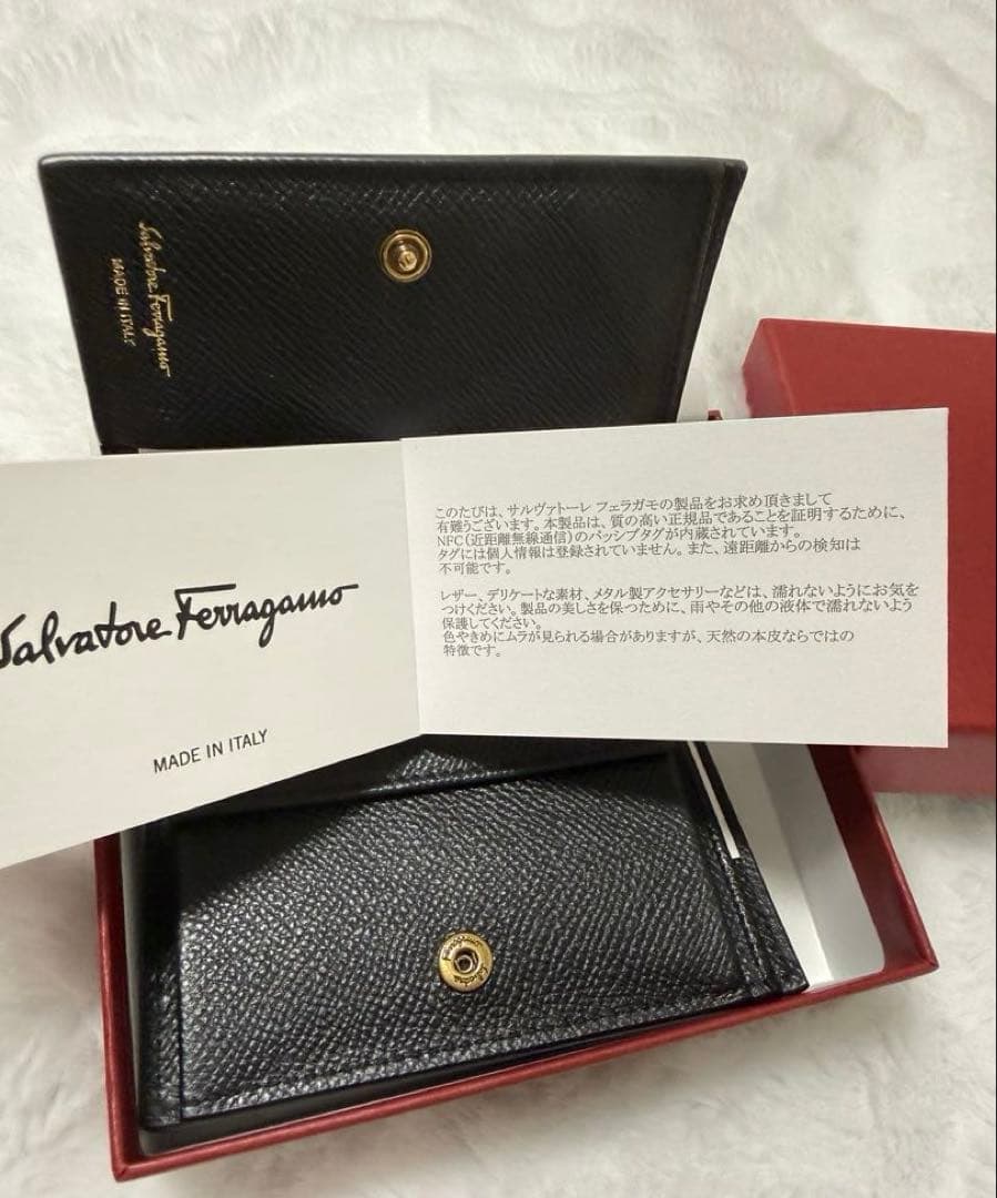 【フェラガモ】現行モデル ガンチーニ 二つ折り財布 ブラック 本革 黒