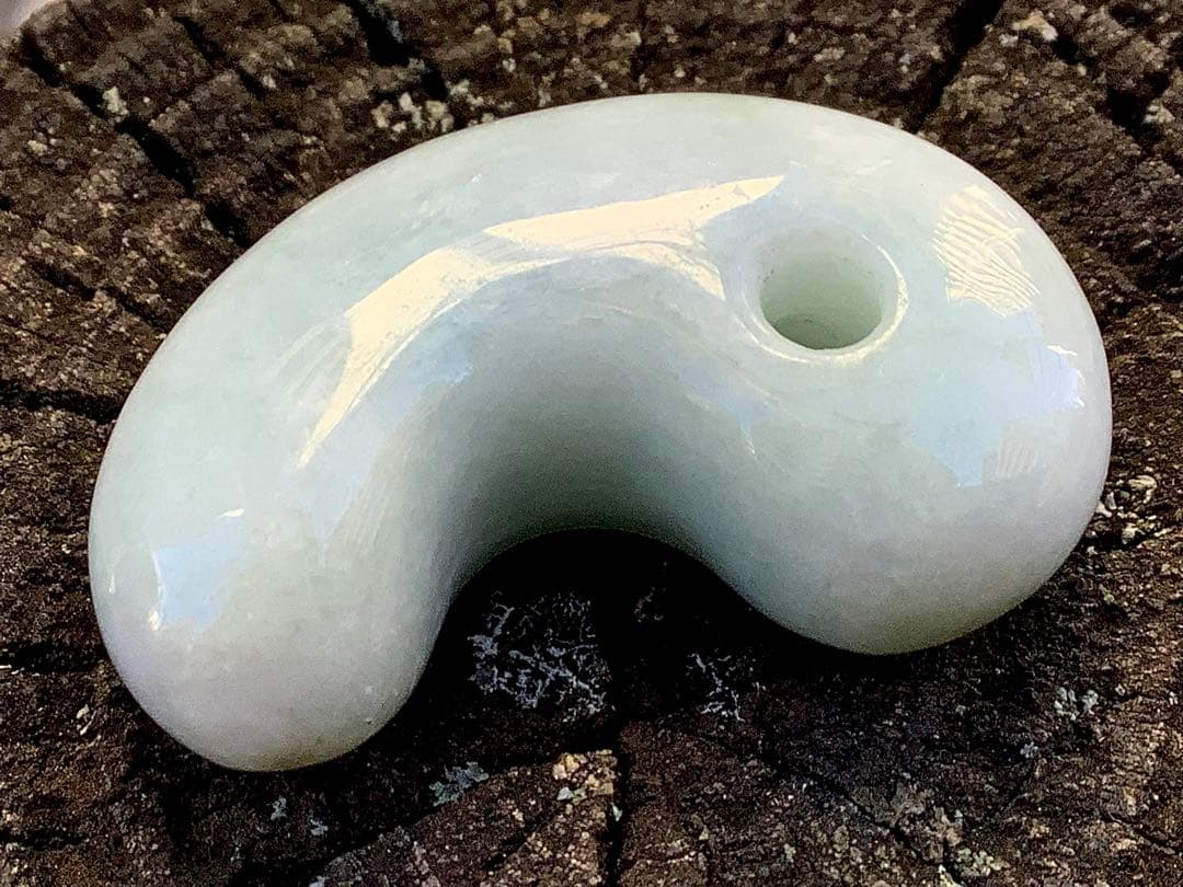 ✳お値段ご遠慮なく‼️高価糸魚川翡翠氷アイスジェイド勾玉　極上物　機械鑑定付本物‼️