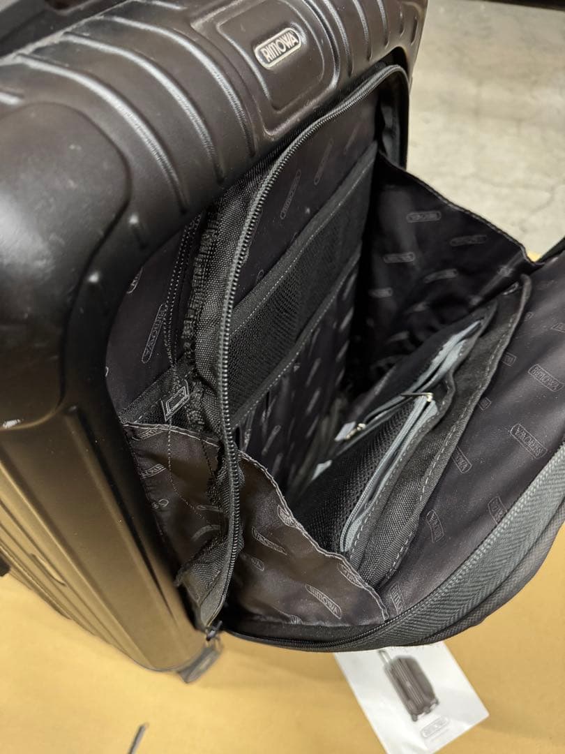 リモワ ボレロ 37L 機内持ち込み 4輪 TSAロック 黒 ジャンク