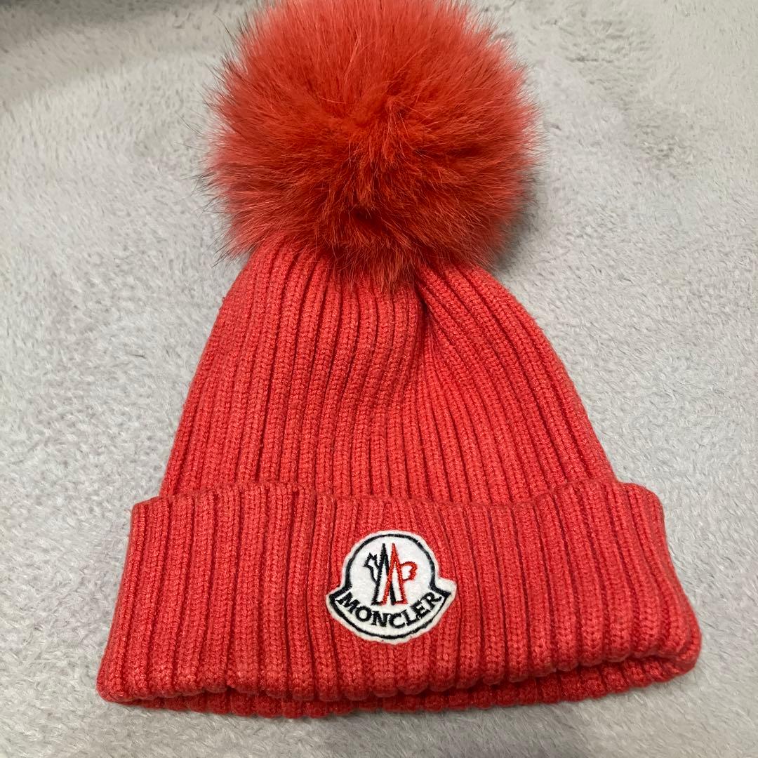 MONCLER ポンポン付きニット帽 レッド