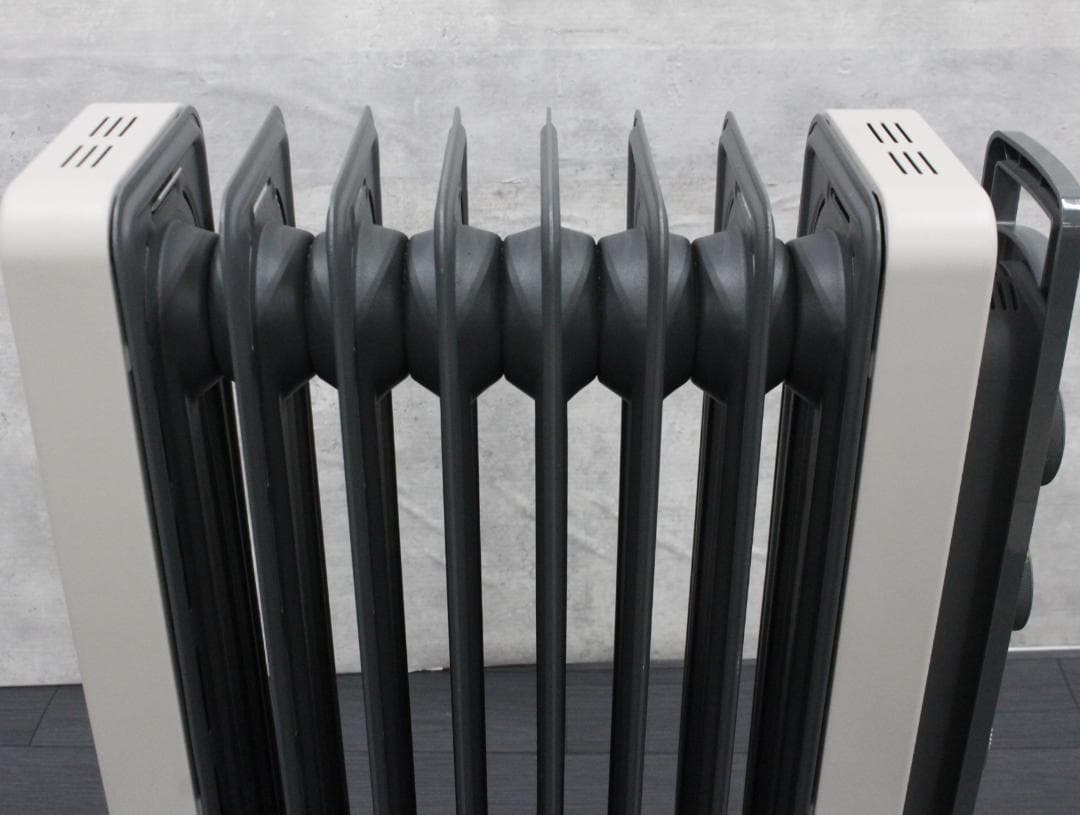 ▲De'Longhi デロンギ オイルヒーター ヴェルティカルド シダーグレー