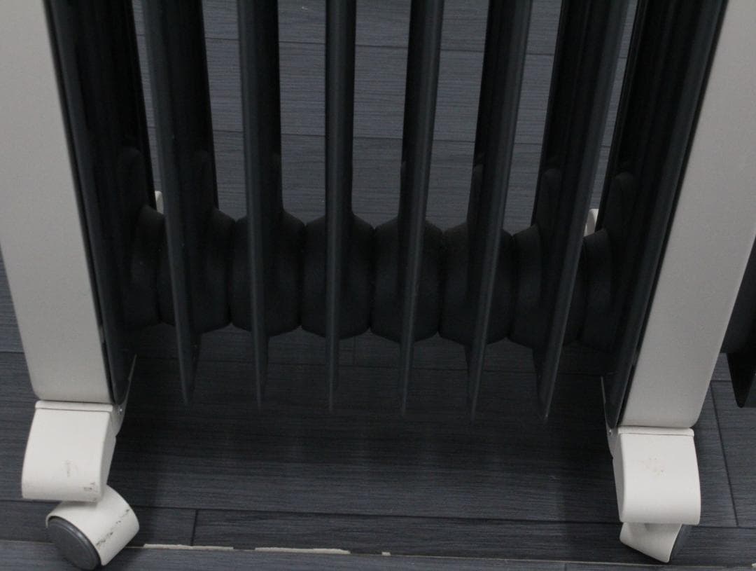 ▲De'Longhi デロンギ オイルヒーター ヴェルティカルド シダーグレー