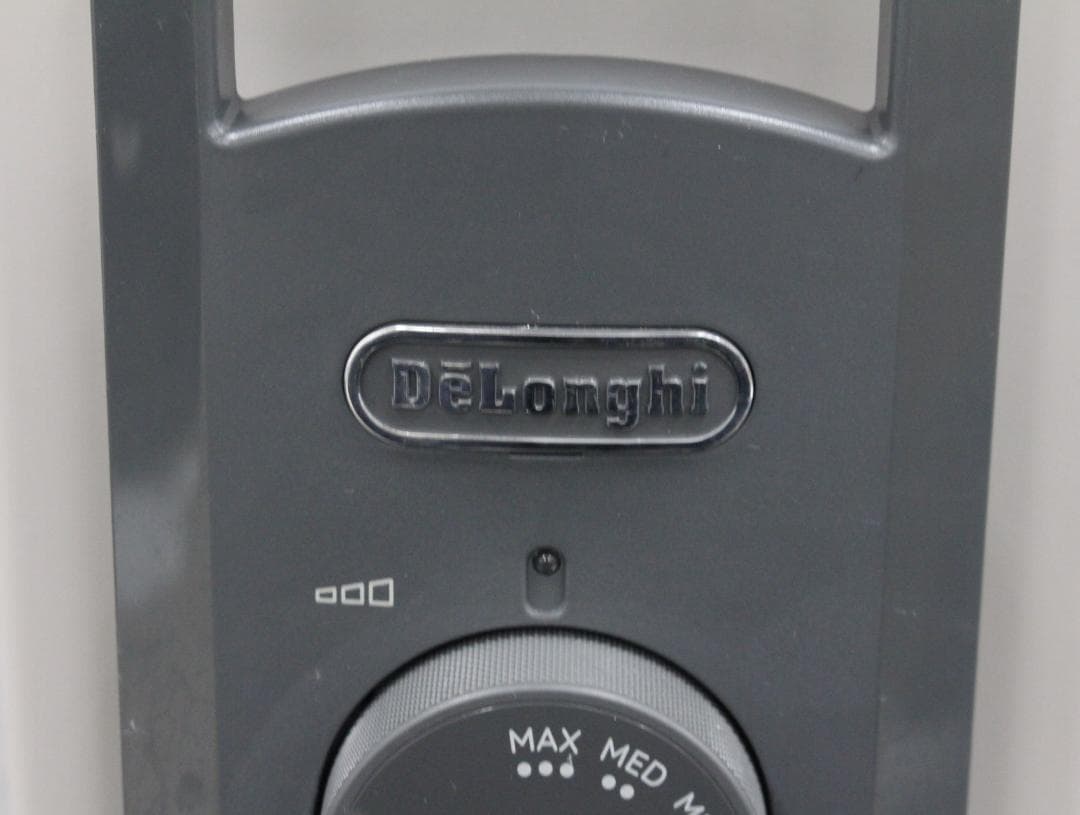 ▲De'Longhi デロンギ オイルヒーター ヴェルティカルド シダーグレー