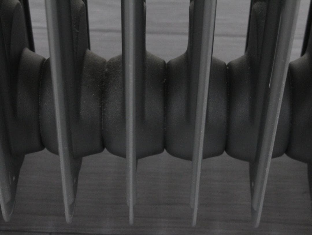 ▲De'Longhi デロンギ オイルヒーター ヴェルティカルド シダーグレー