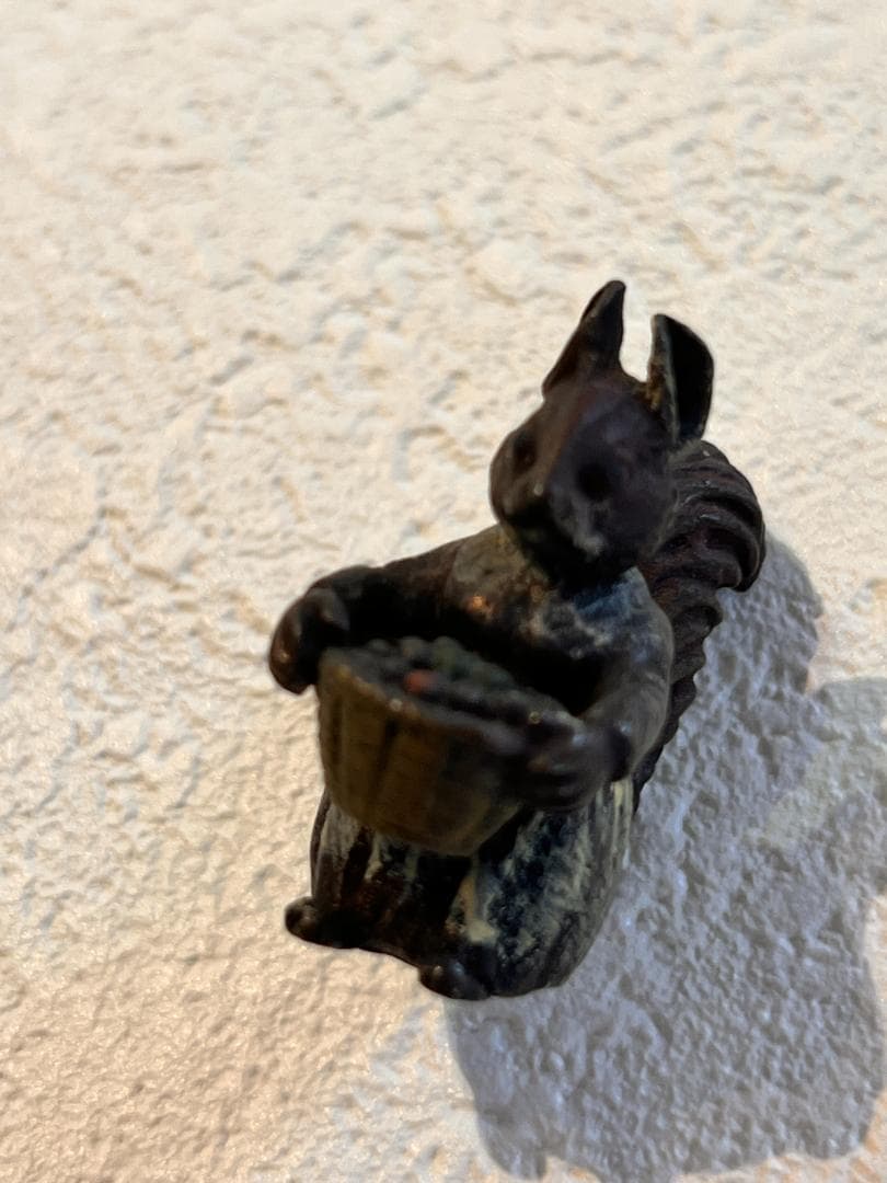 ビエナブロンズ　リスのフィギュア　ミニチュア