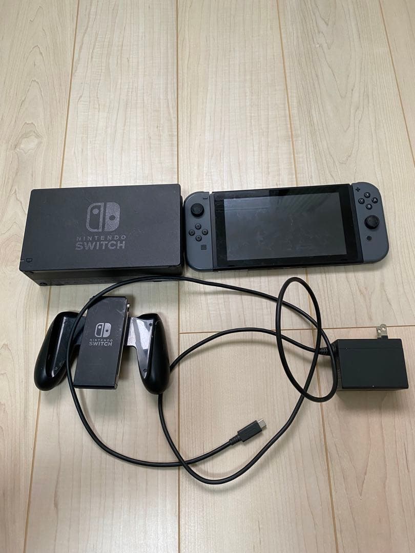 【中古品】Nintendo Switch 本体 グレーとポケモンソードのセット