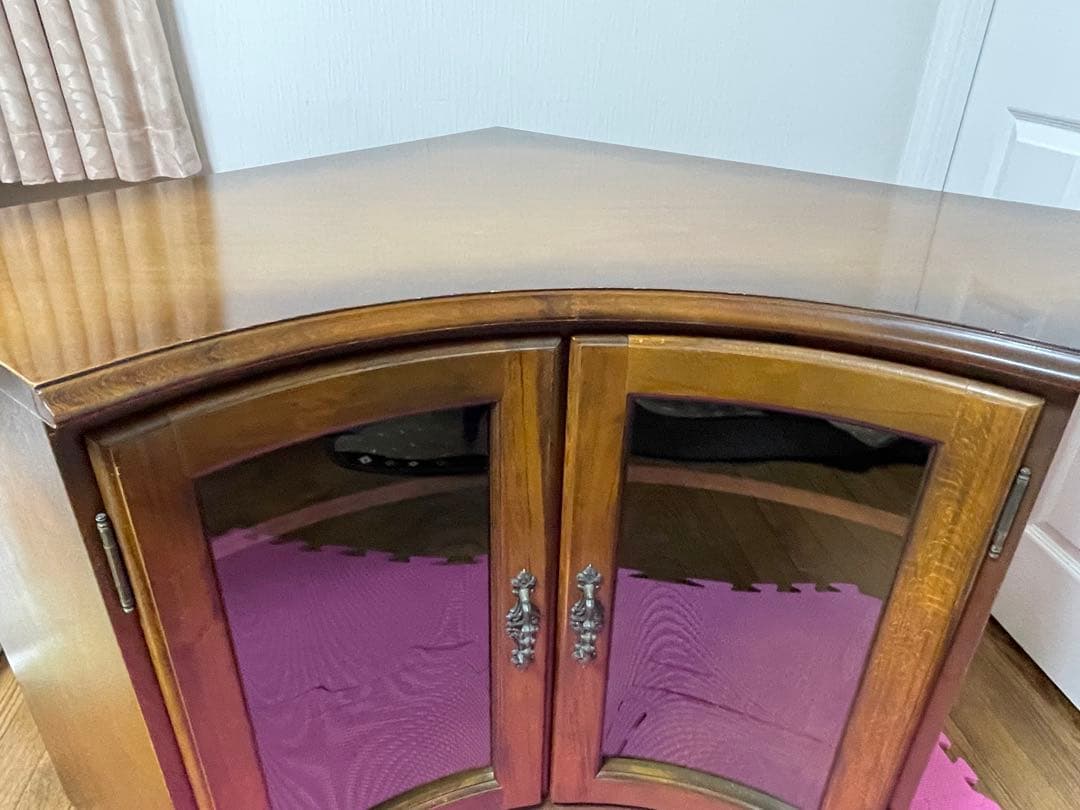 カリモク木製コーナーキャビネット ガラス扉付き