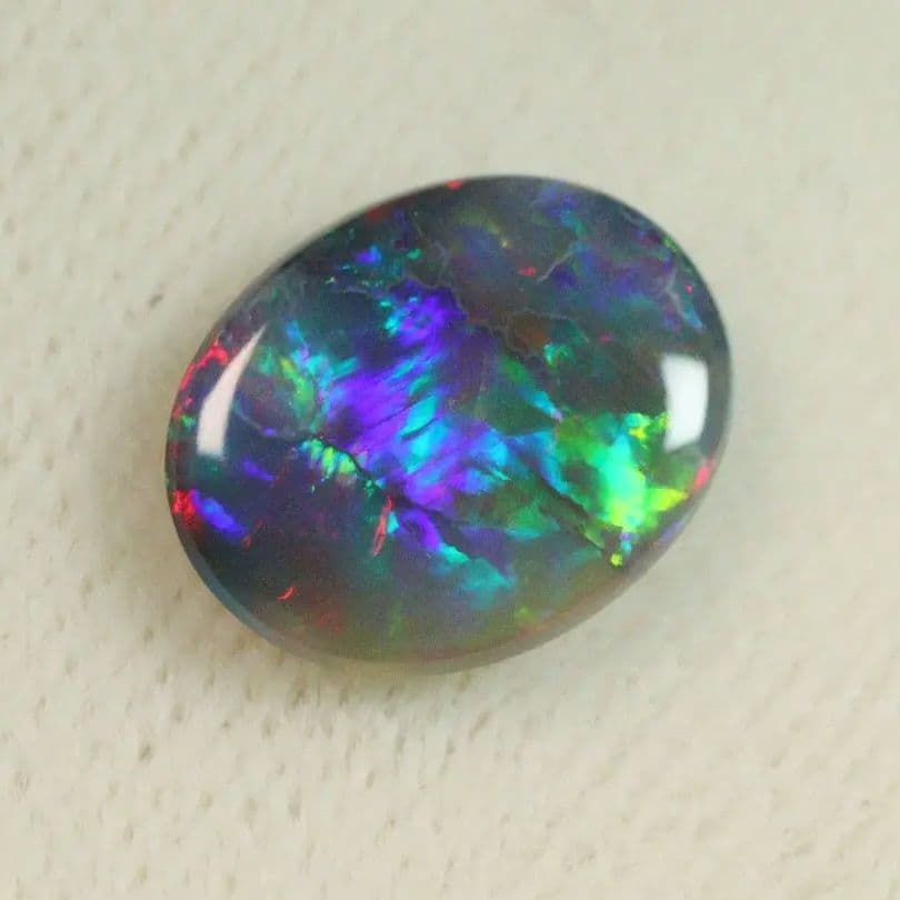 オーストラリア　ライトニングリッジ産　ブラックオパール　ルース　B024