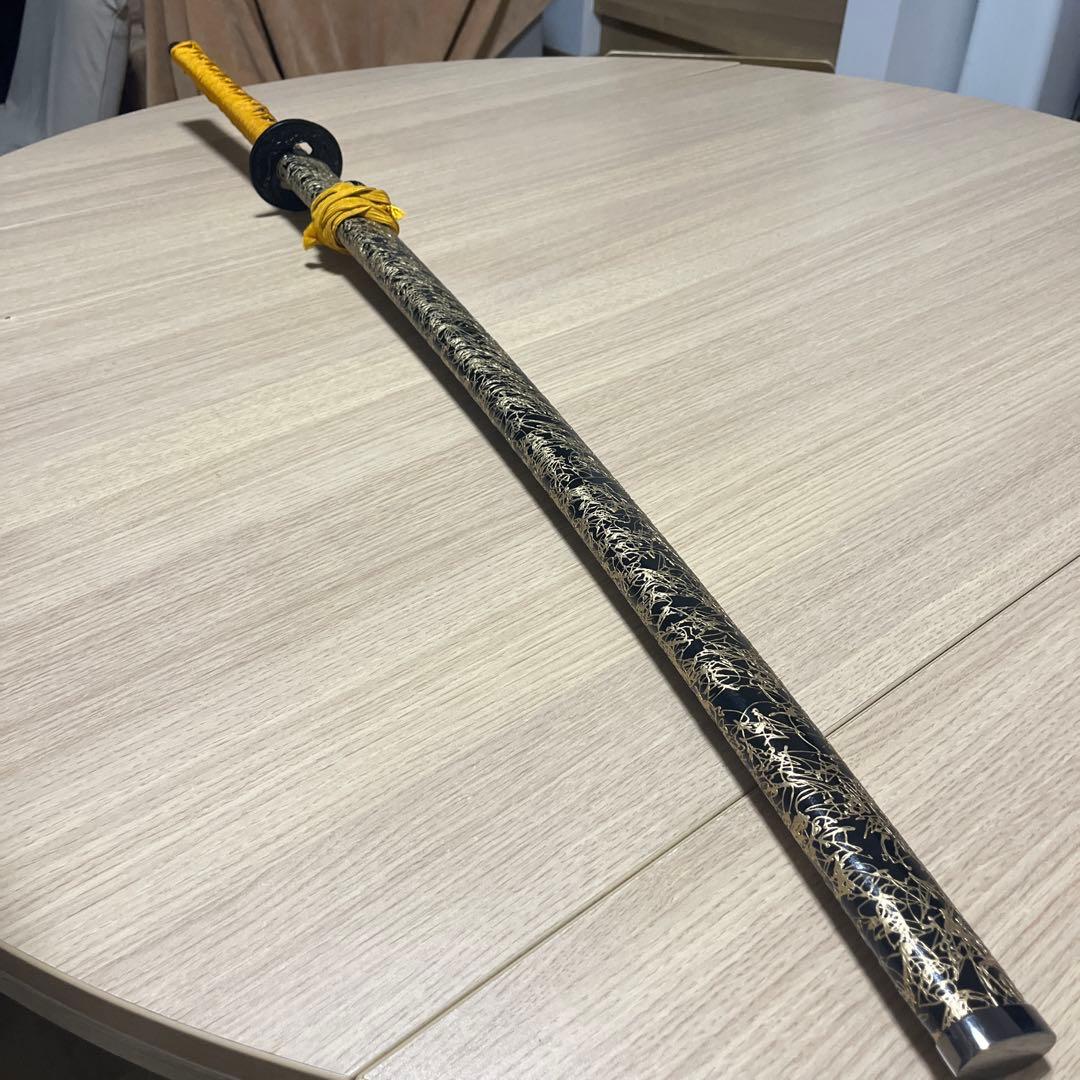 金色模様の刀