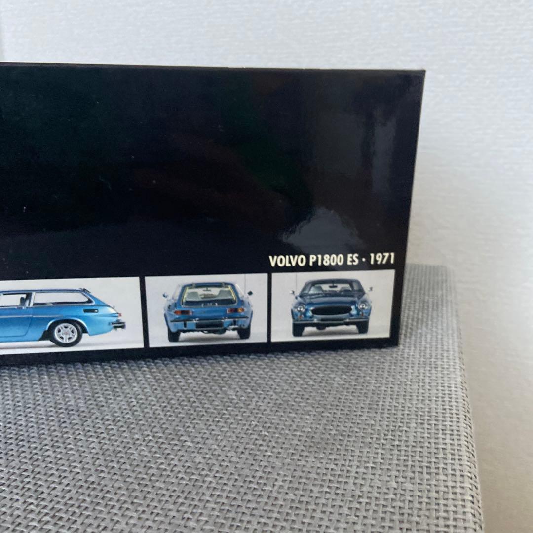 MINICHAMPS 1/18 VOLVO P1800 ES 1971 ブルー