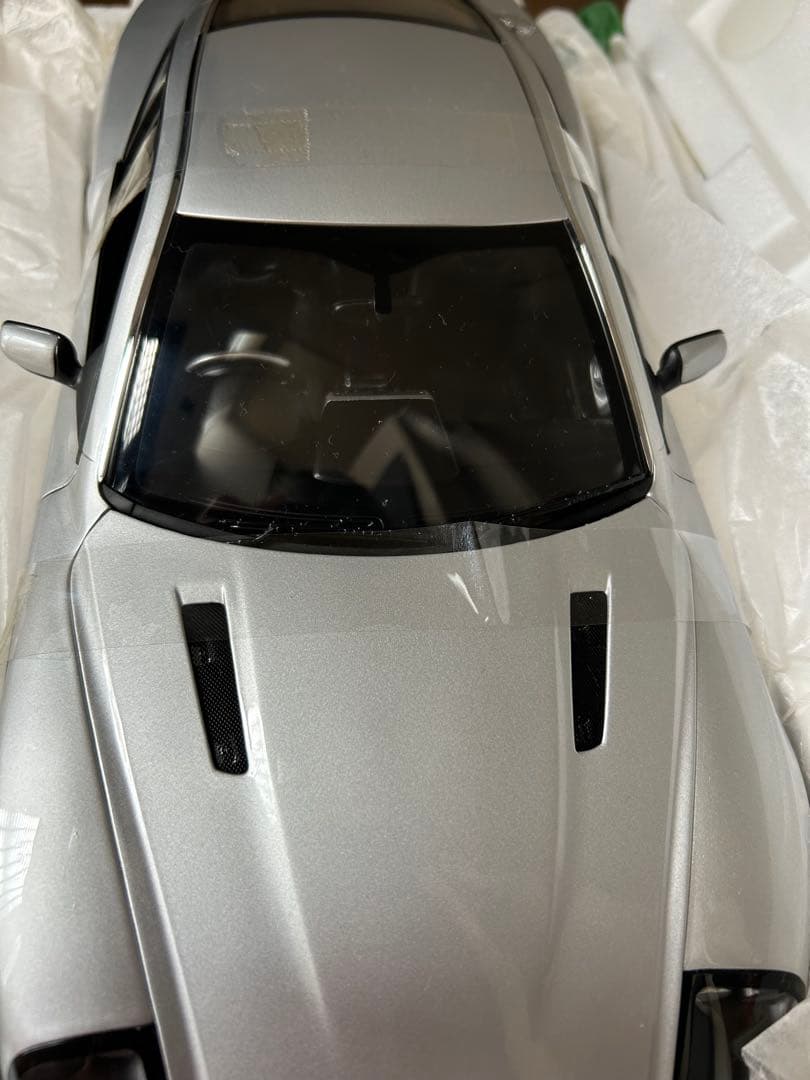 京商 Aston Martin V12 Vanquish 1/12　未使用品