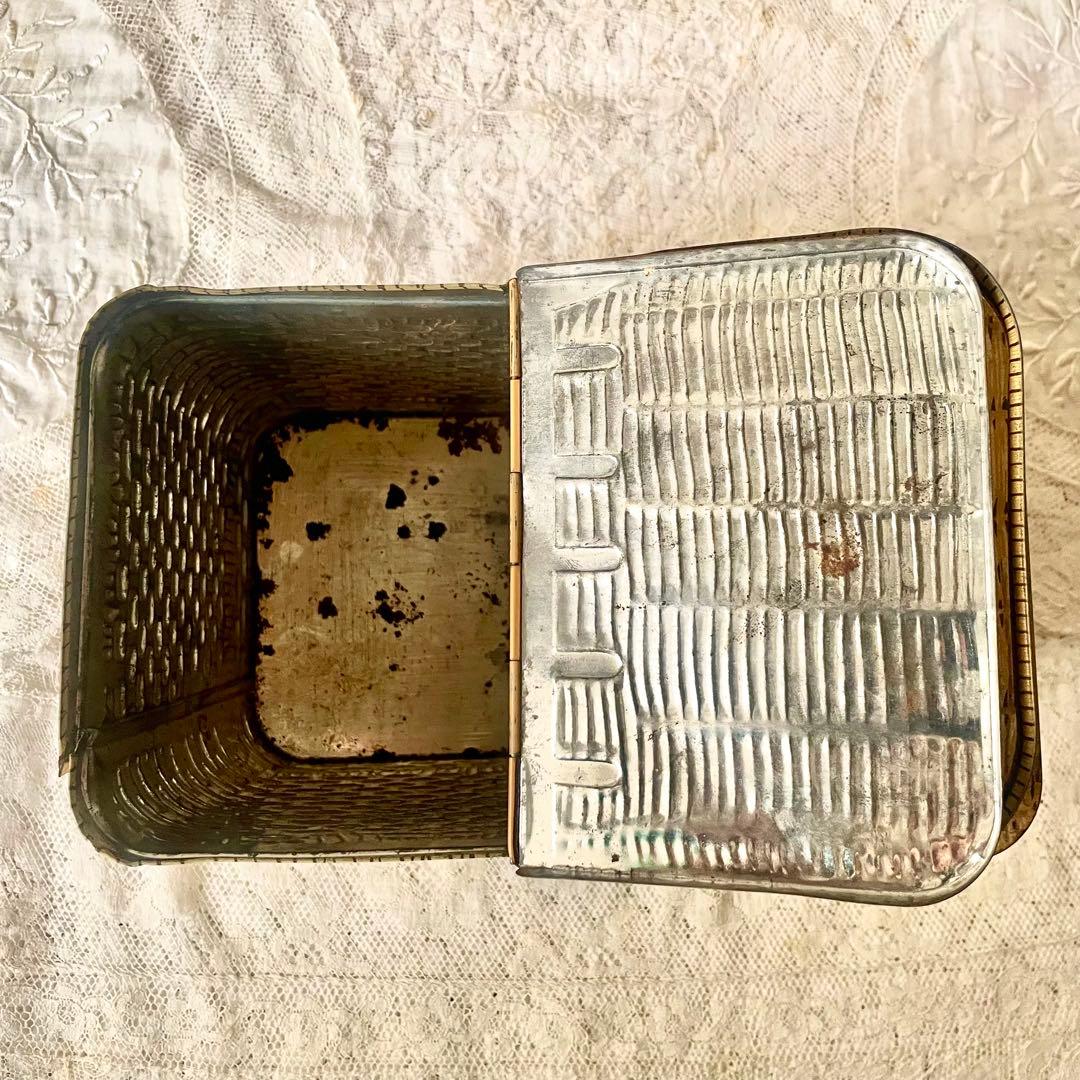 LUビスケットバスケットティン缶&エッフェル塔円形ティン缶　フランスアンティーク