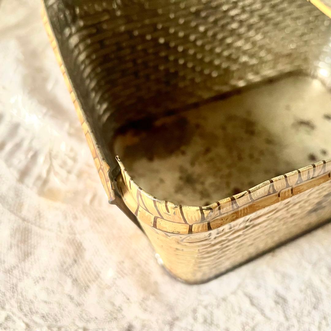 LUビスケットバスケットティン缶&エッフェル塔円形ティン缶　フランスアンティーク