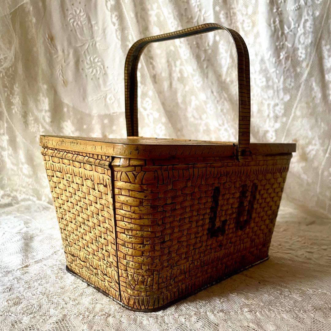 LUビスケットバスケットティン缶&エッフェル塔円形ティン缶　フランスアンティーク