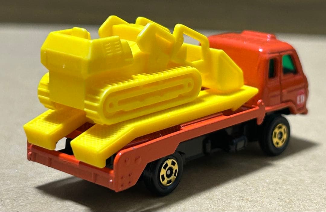 トミカ UD コンドル ブルドーザーキャリア 日本製
