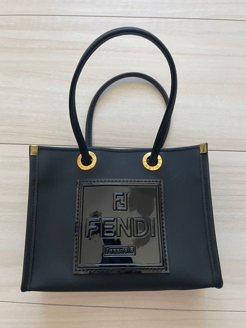 フェンディ　FENDI ブラック　ラバー　ミニトートバッグ　バッグ　ハンカチ