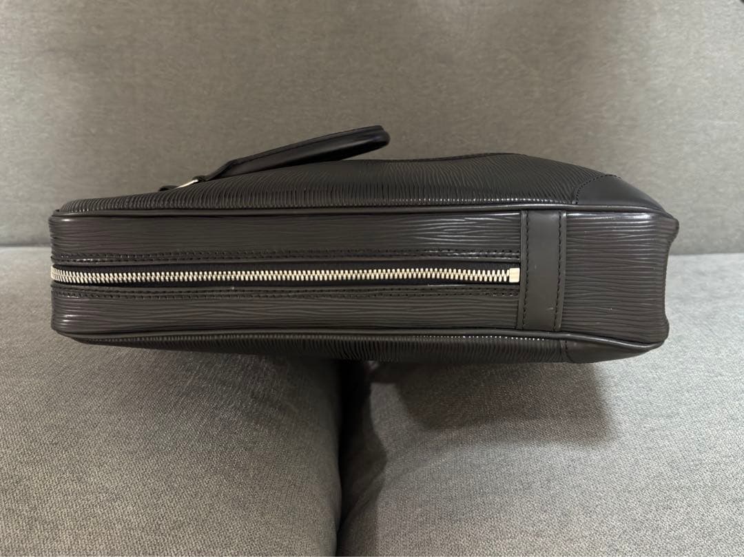 ルイ・ヴィトン バッグ エピ ポルトドキュマンヴォワヤージュ M59162