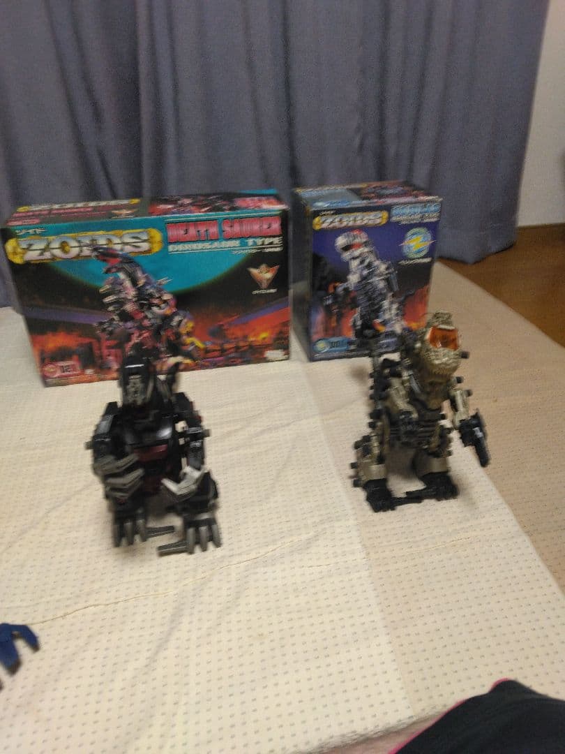 ゴジュラスとデスザウラーです。ジャンク品