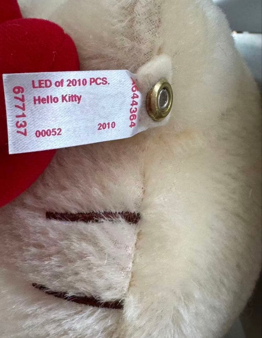 新品　Hello Kitty Steiff ぬいぐるみ 27cm 678097