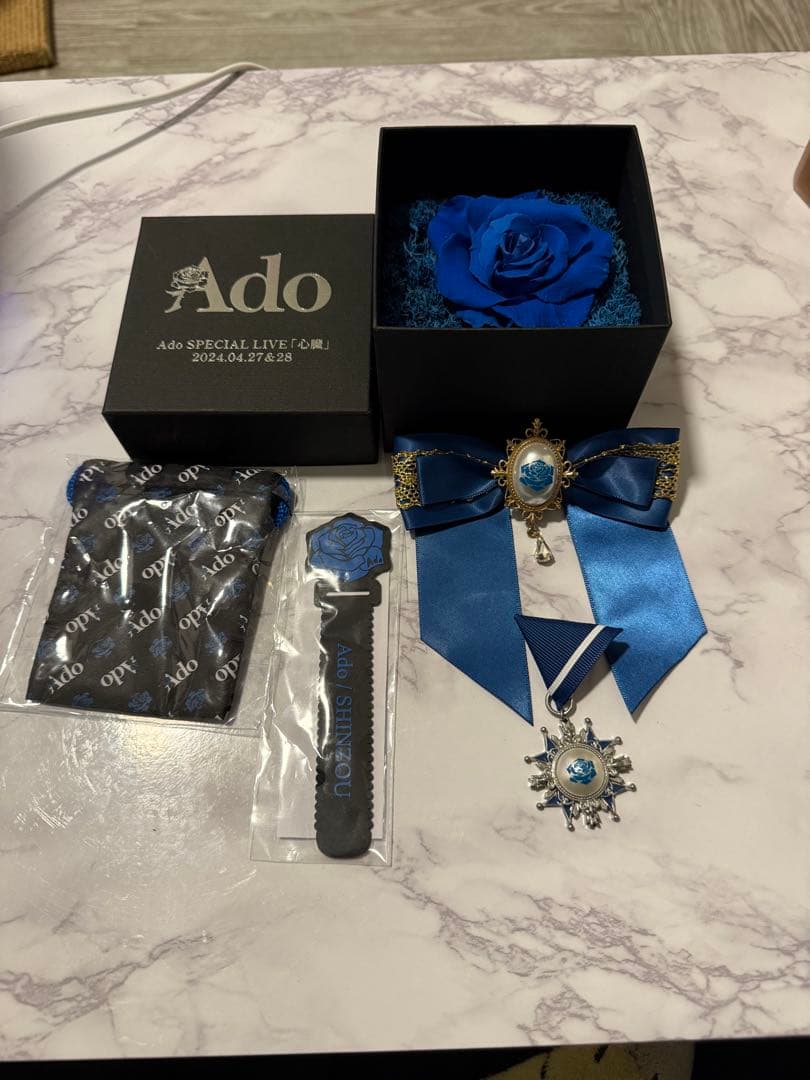 Ado 心臓 VIP 特典セット｜プリザーブドフラワー・ブローチ