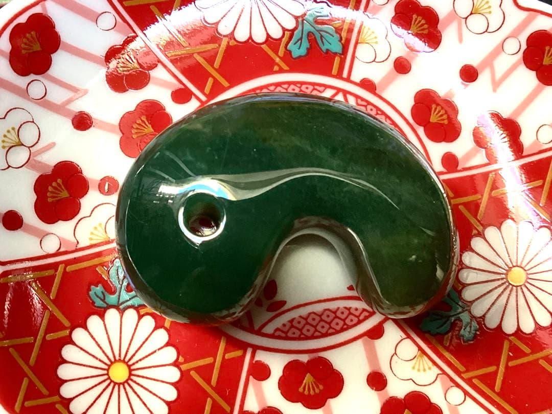 ✳入手無理の1点‼️青緑の碧玉勾玉　出雲石*再結晶線入り*赤線入り　コレクション‼️