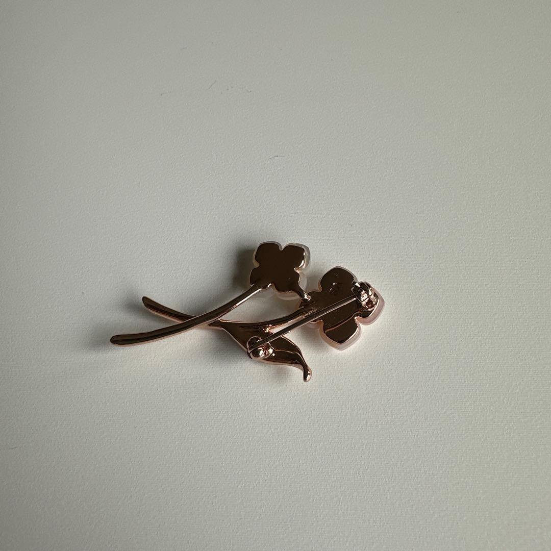 シェルフラワーブローチ VENDOME BOUTIQUE
