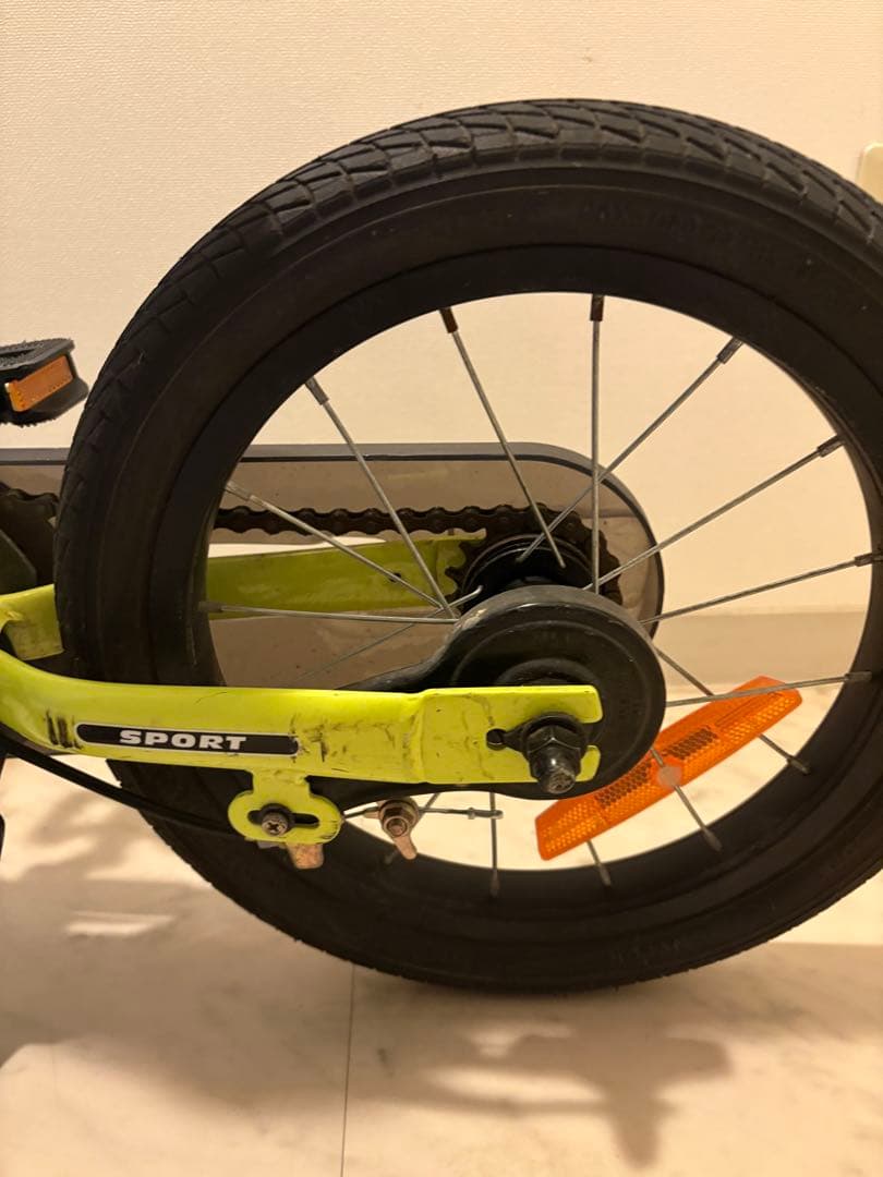 STRIDER ストライダー 14x ライムイエロー　スタンド付き