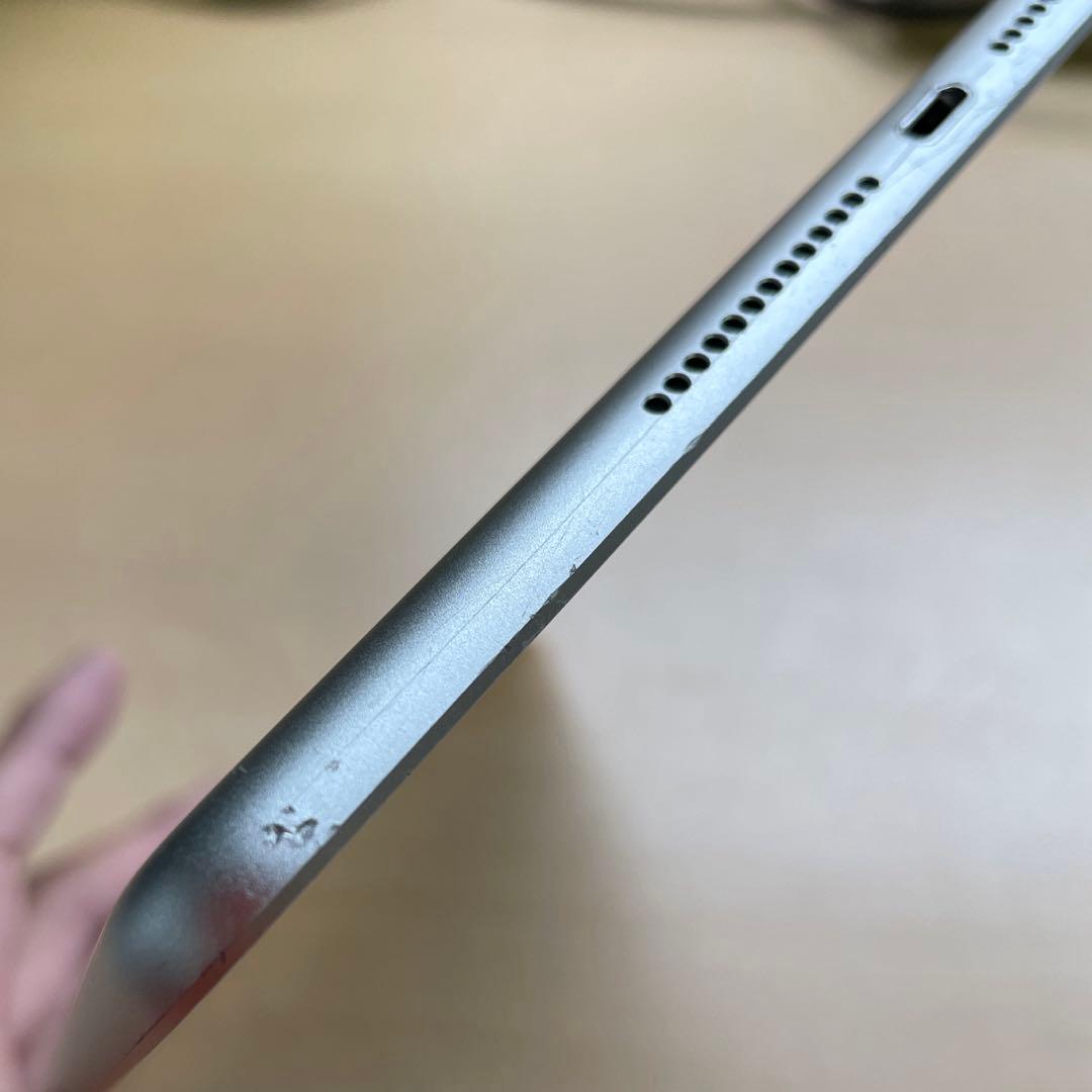 iPad 第6世代　A1893　Wi-Fiモデル　シルバー　32GB #5