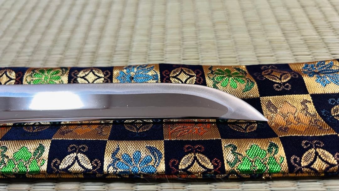 模造刀 拵え 短刀 二重刃文 御守刀 居合刀 高級刀袋付き 251012-1