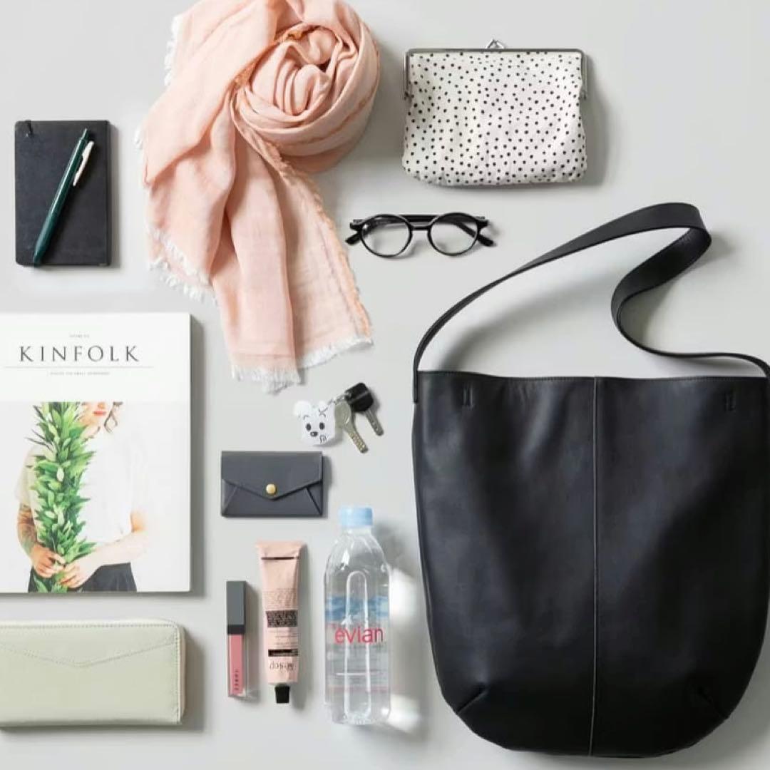 北欧暮らしの道具店「の日にもお気に入りを」撥水レザーの2WAYトートバッグ