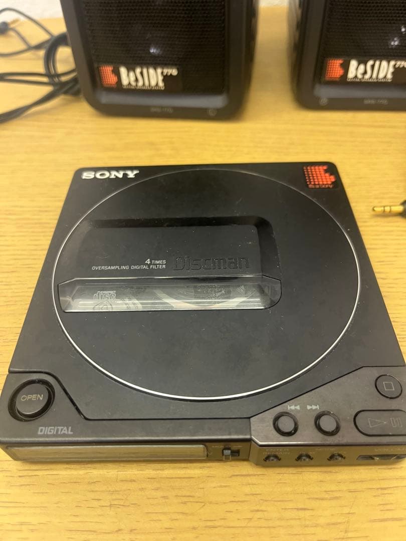 SONY Discman D-250 ポータブルCDプレーヤー　スピーカー付き