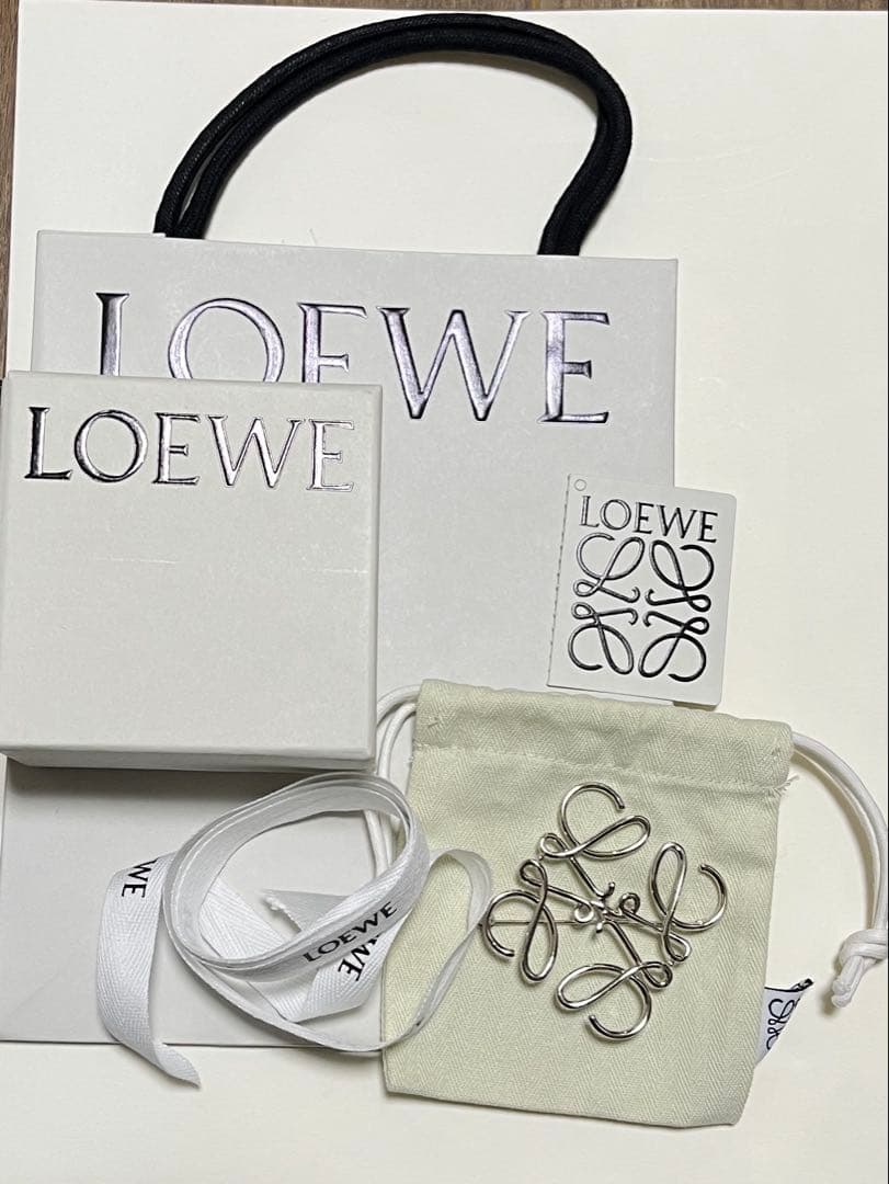 LOEWE　ロエベ　アナグラムブローチ　シルバー　新品未使用