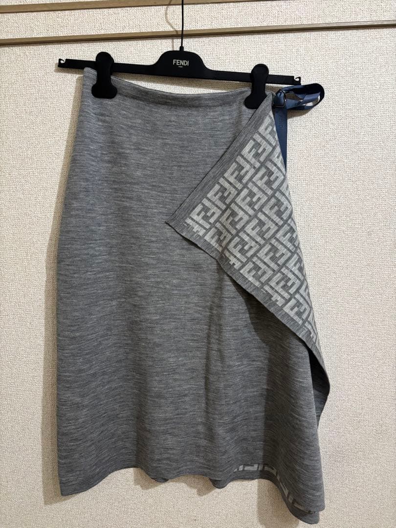 FENDI グレー ひざ丈スカート 38