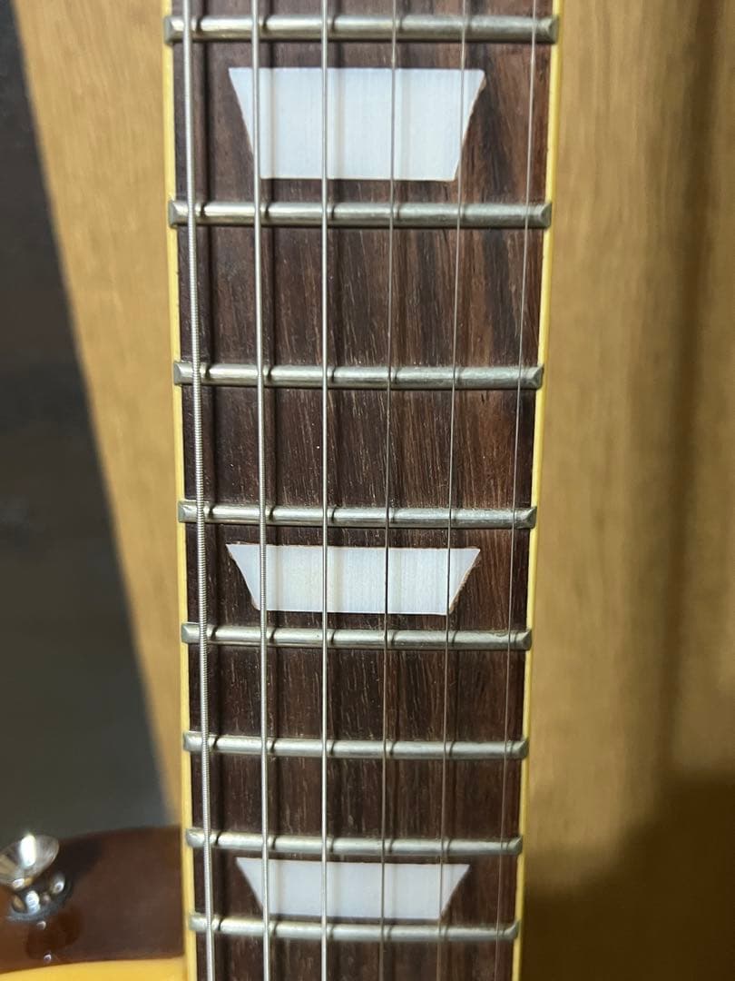 ★メルカリ市セール★ レスポールスタンダードタイプ　ギター　ハニーバースト