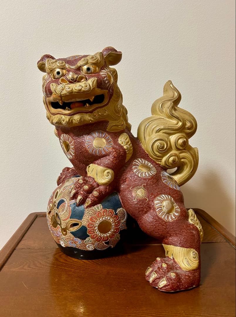 九谷焼　玉乗り獅子　魔除け　縁起物　金　赤