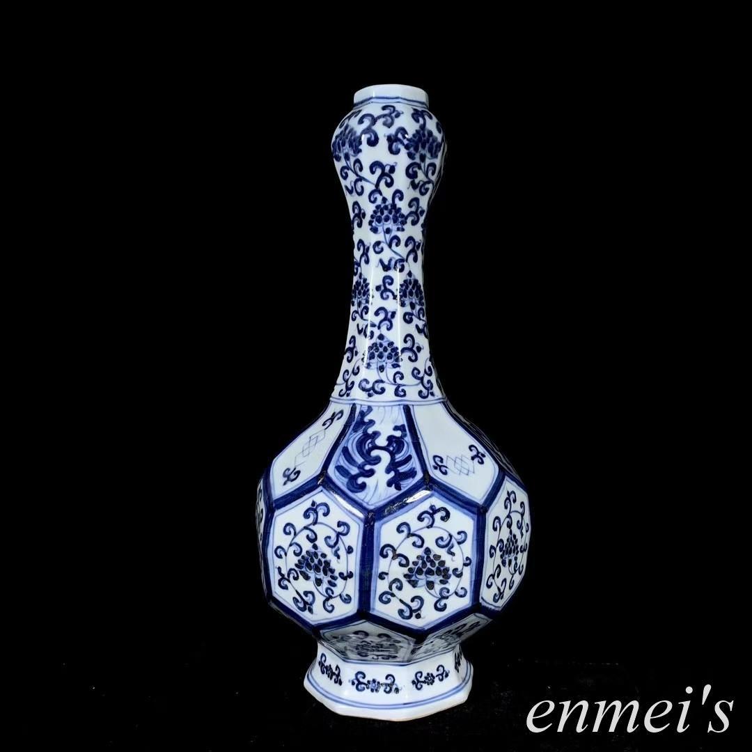 中国古美術・明宣德款青花缠枝花卉八方蒜头瓶・青花磁・純手描き・陶芸・花瓶・文房