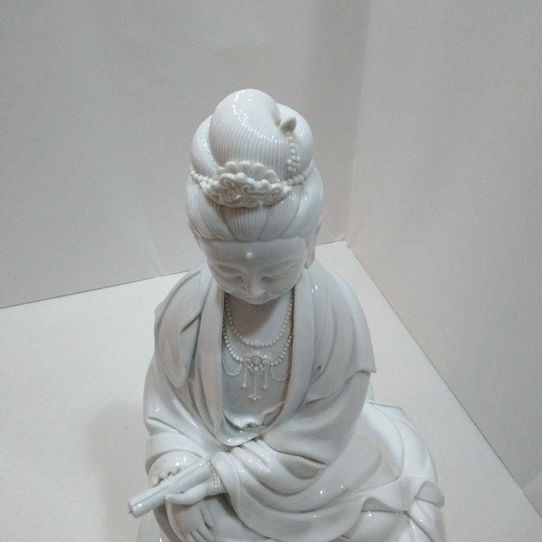 樋渡陶六作　岩座観音　白磁彫　銘窯　肥蝶山　日本工芸会正会員